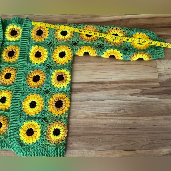 Handmade Green Sunflower Crochet Cardigan - Picture 5 of 8